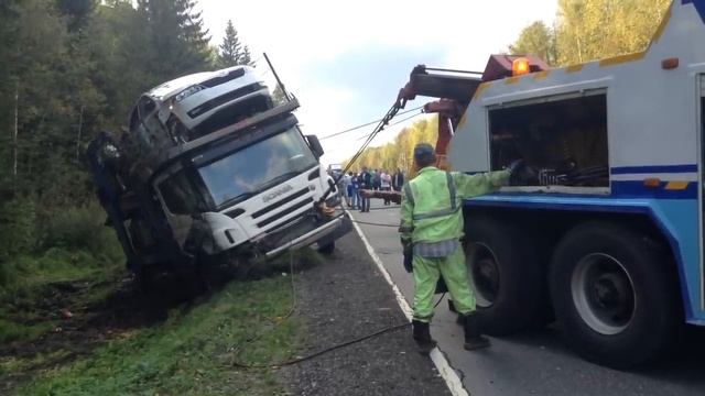 Вытаскиваем груженый автовоз.
