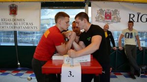 RIGA OPEN 2014 -Raimonds Liepiņš VS Konstantīns Hišovs - RIGHT HAND arm wrestling