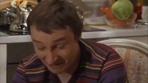 6 кадров  заклеен рот