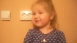 СОФИЯ 2,5 ГОДА.СТИХ-ХОДИТ НАША БАБУШКА.Дианы Козакевич