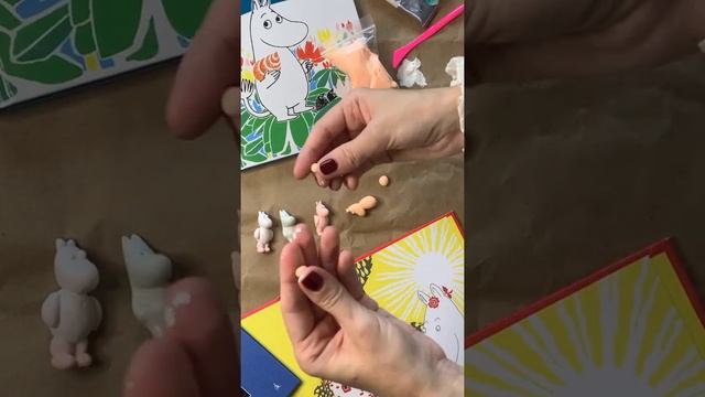 Муми-тролли из застывающего воздушного пластилина смотреть онлайн