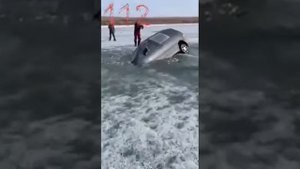 машина утонул под воду