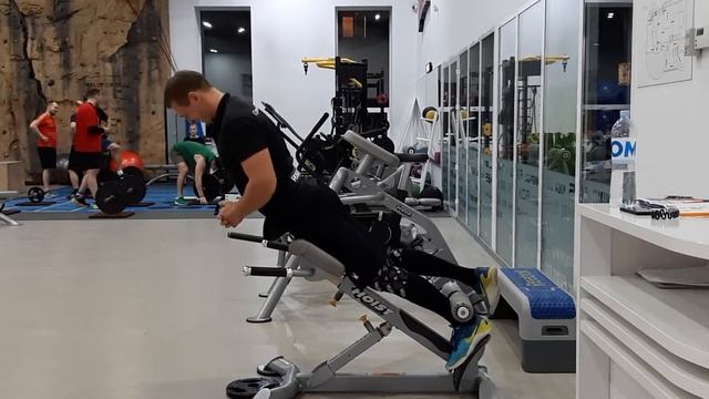 Гиперэкстензии одной ногой смотреть онлайн