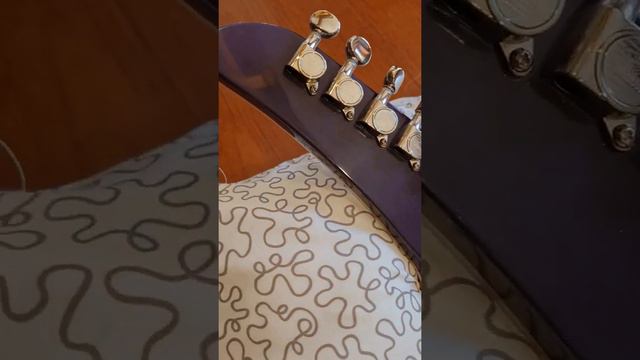 TFCC on ebay: mega fake Gibson Explorer Custom Shop Limited Edition Purple sold to a customer смотреть онлайн