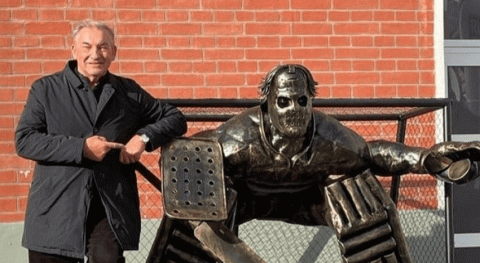 В Москве открыли памятник легендарному хоккеисту Третьяку
