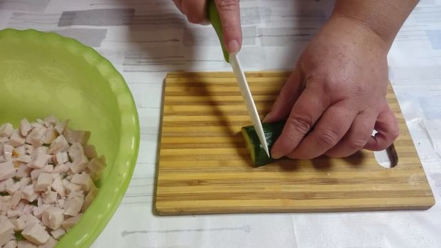 САЛАТ С КУРИЦЕЙ И ФАСОЛЬЮ