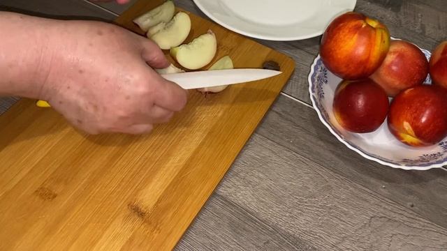 Творожный пирог с нектаринами.Без муки творожный пирог.#творог#манка#нектарин#еда#рецепт# смотреть онлайн