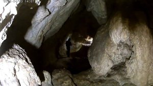 Скала Которая Плачет Ущелье Тызыл - Столагмиты и Сталактиты в Пещере Плача