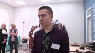 Молодые ученые познакомили Олега Имамеева с виртуальной программой сортировки отходов и изучения ПДД