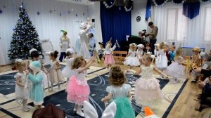 Танец Снежинок 2 младшая группа