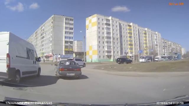 FILE7832 Тобольск перекрёсток Комсомольский Полонского Фиат н771км46 поворачивает с левого ряда нап смотреть онлайн