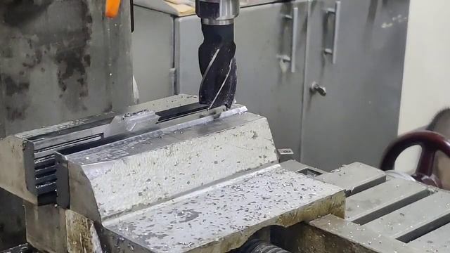 Боковые прижимы низкопрофильные для фрезера смотреть онлайн