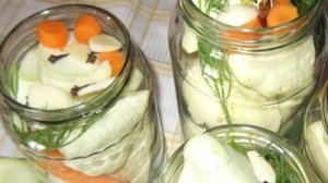 Патиссоны, маринованные кусочками
