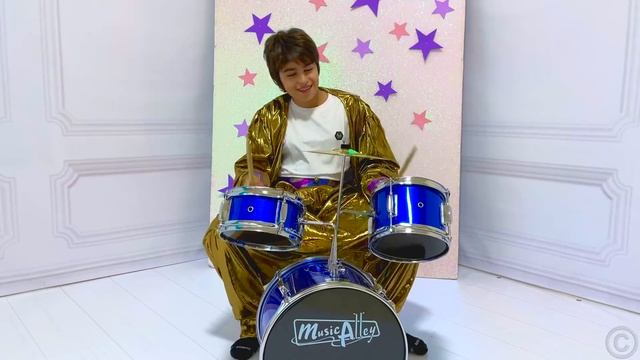 Nastya gathers friends for a super rock band смотреть онлайн