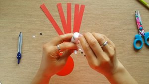 КАК СДЕЛАТЬ БОЖЬЮ КОРОВКУ из цветной бумаги || DIY