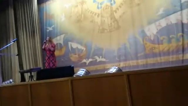 Лирическая песня лирическим голосом.