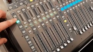 Behringer X32 COMPACT – цифровой микшер Uzbekcha Obzor