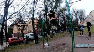 КЛАССИЧЕСКАЯ ВОРКАУТ ТРЕНИРОВКА УКРАИНСКИХ ПАЦАНОВ (ВОРКАУТ ТРЮКИ И Элементы На Турнике) ★