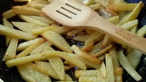 Картофель с грибами на сковороде