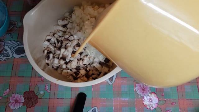 Быстро и вкусно ленивый жульен с грибами