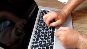 Как быстро склеить русско-английские буквы  на  клавиатуру ноутбука.