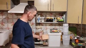 Фасовка меда легко и просто.   купить мёд ватсап +79231900036