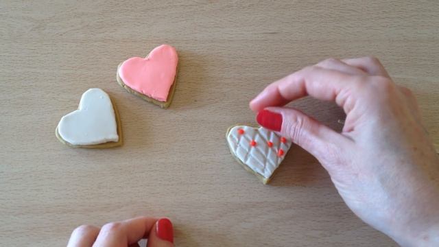 Как лепить Еду для кукол. Из пластилина  лепим печенье. Поделки из пластилина видео!!