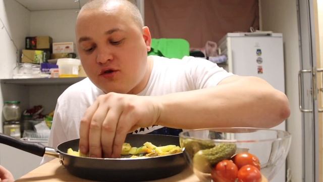 МУКБАНГ MUKBANG Жареная картошечка с солениями смотреть онлайн