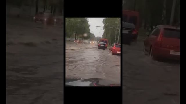 Брянск затопило первым летним дождём смотреть онлайн