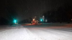 одинокий троллейбус - последние аккорды снежной зимы - февраль 2021 - последний снег ❄❄❄