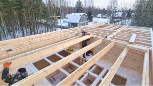 Построить дом с баней из строганного бруса. Монтаж балок перекрытия. Обзор от Центра Домостроения