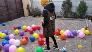 100 Шаров Челендж! Лопаем 100 воздушных шариков!