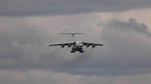 Посадка Ил-76 крупным планом