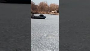 Лодка с двигателем ВАЗ 21124.
