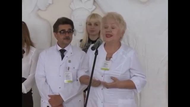 Возрождение старых традиций: в областной больнице провели посвящение молодых специалистов смотреть онлайн