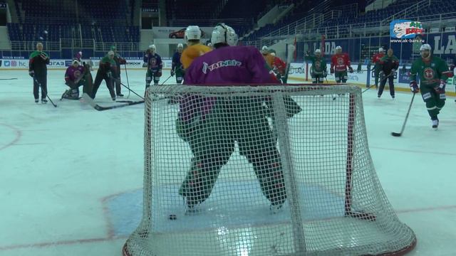 Улыбчивый Билялетдинов, поющий Абрамов, состав на игру и другие моменты утренней раскатки в Тольятт смотреть онлайн