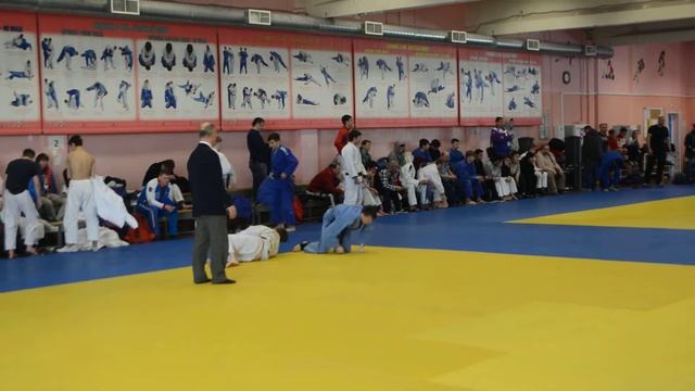 Кирюхина коронка. Удушающий ногами смотреть онлайн