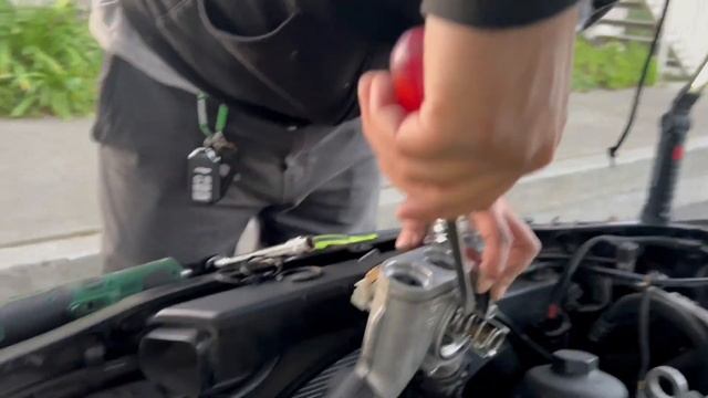 Fixing a LARGE Coolant Leak for E92 M3 Thermostat O-Ring Replacement E90 E93 Water Pump Coolant DIY смотреть онлайн