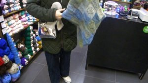 Палантин спицами из латвийской пряжи Дундага