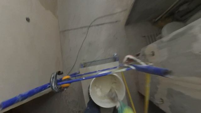 Шпаклюем первый слой по Бетону Финишной шпаклевкой. КНАУФ Мульти-Финиш. Квартира в панельном доме. смотреть онлайн