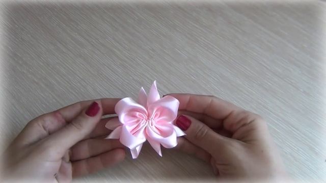 Простые бантики из атласной ленты. Для новичков. МК.