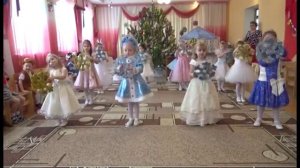 Танец снежинок _Снежные бабочки_ в ср.гр. детского сада.mp4