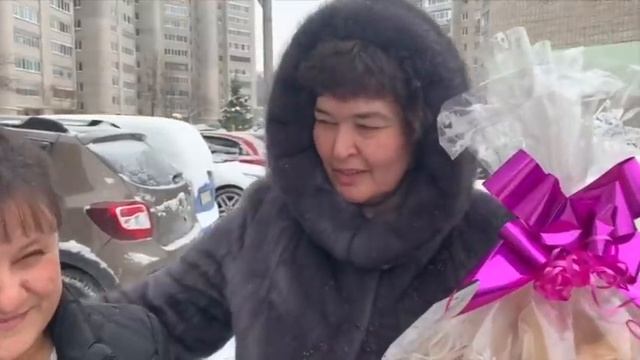 Татар блогеры Фәгыйлә 27 мең язылучысына рәхмәт әйтә.  Илсөярнең туган көне. смотреть онлайн