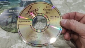 Открытие посылки CD дисками на фоне радио SHARP 800
