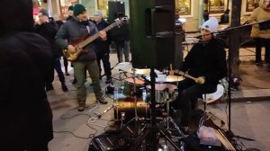 И снова группа "Висконти" выступает на Невском проспекте в Санкт-петербурге...