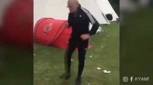 Володя танцует габбу (gabber)