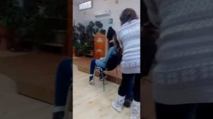 Заплетают косу одной рукой