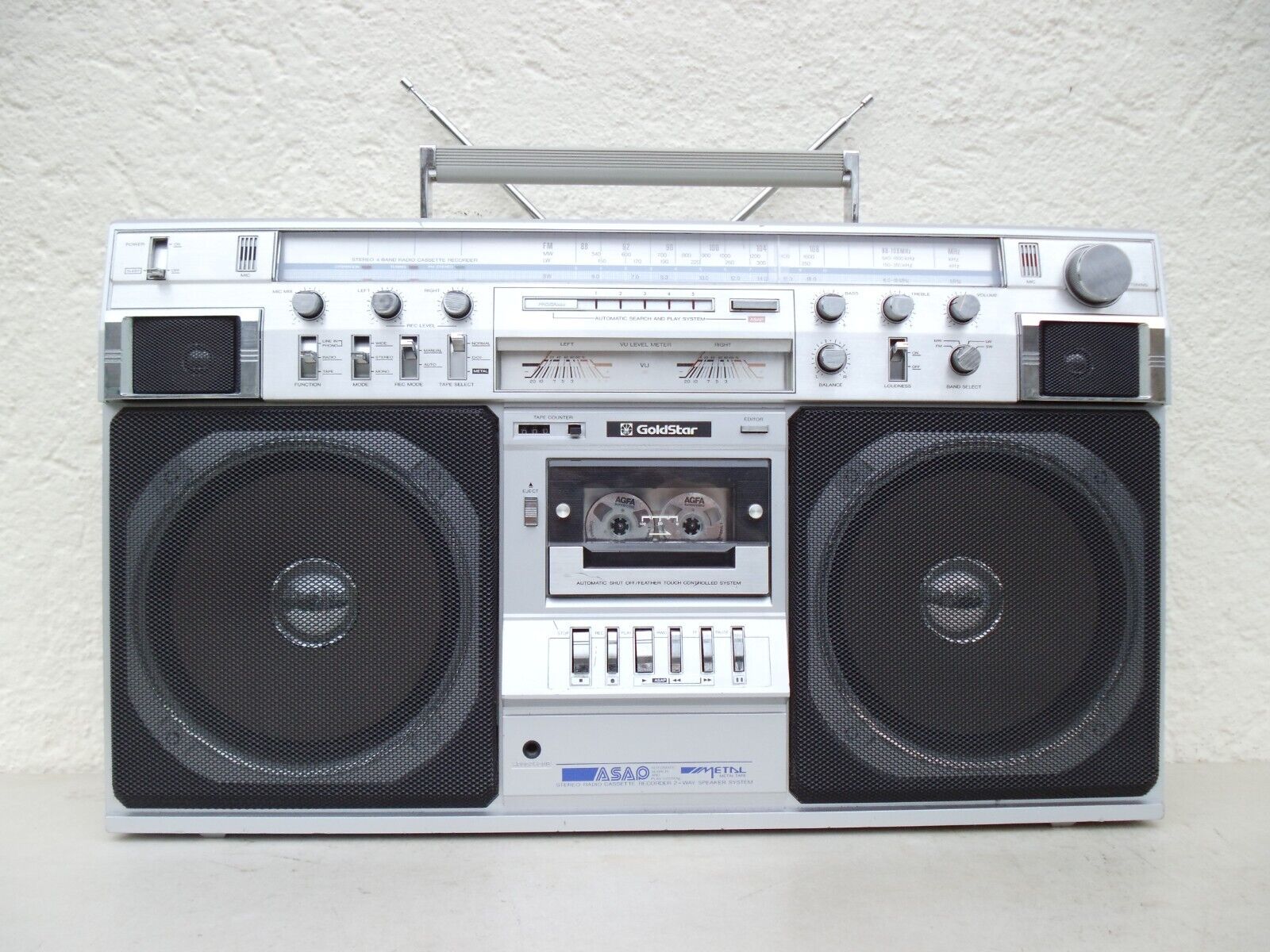GOLDSTAR TSR GHETTOBLASTER - 800 HiFi STEREO RADIO RECORDER-произведён в КАОРЕЕ в 1981 году