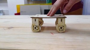 Машинка с колесами из треугольника Рело.