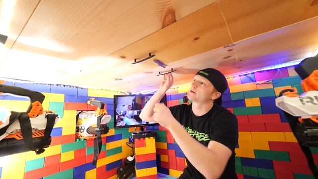 2 NOOBS TRY TO BREAK INTO WORLDS SAFEST LEGO HOUSE! смотреть онлайн